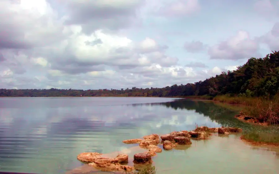 Laguna Lachuá — Chisec (Guatemala)