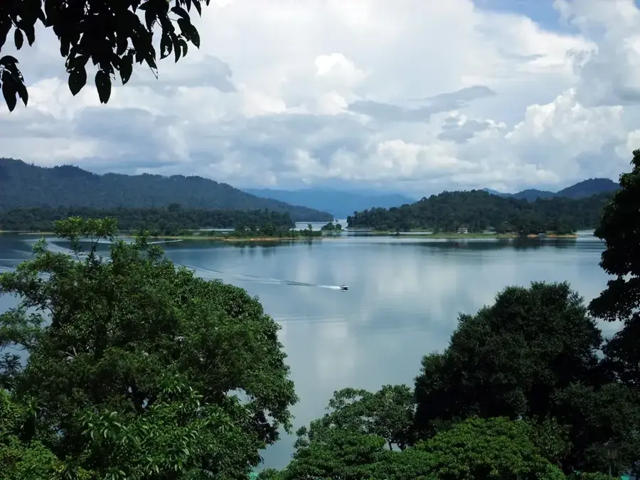 Kenyir-See — Kota Bharu (Malaysia)