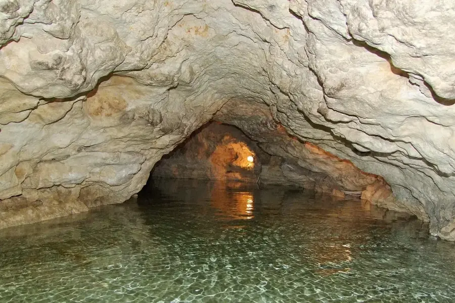 Tapolcai-tavasbarlang — Zalakaros (Magyarország)