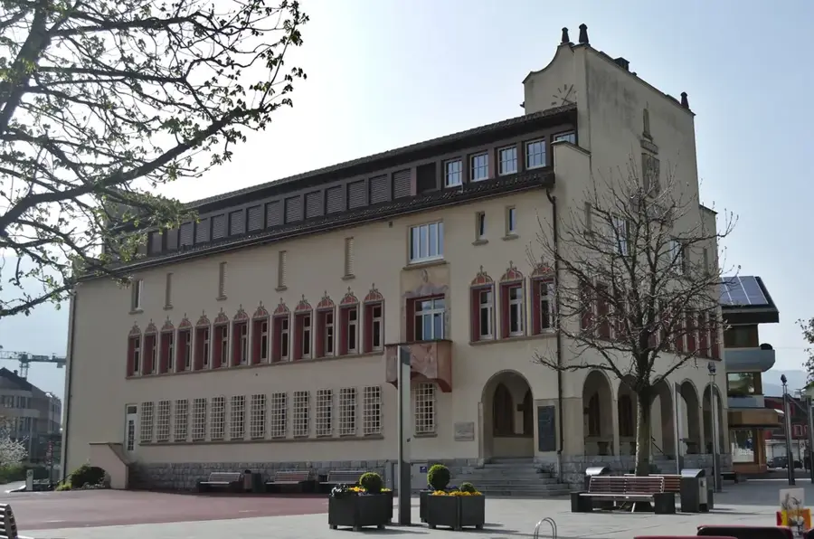 Dreischwesternhaus — Engländerbau (Liechtenstein)