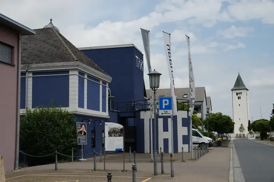 Theater am Kirchplatz (TaK) — Engländerbau (Liechtenstein)