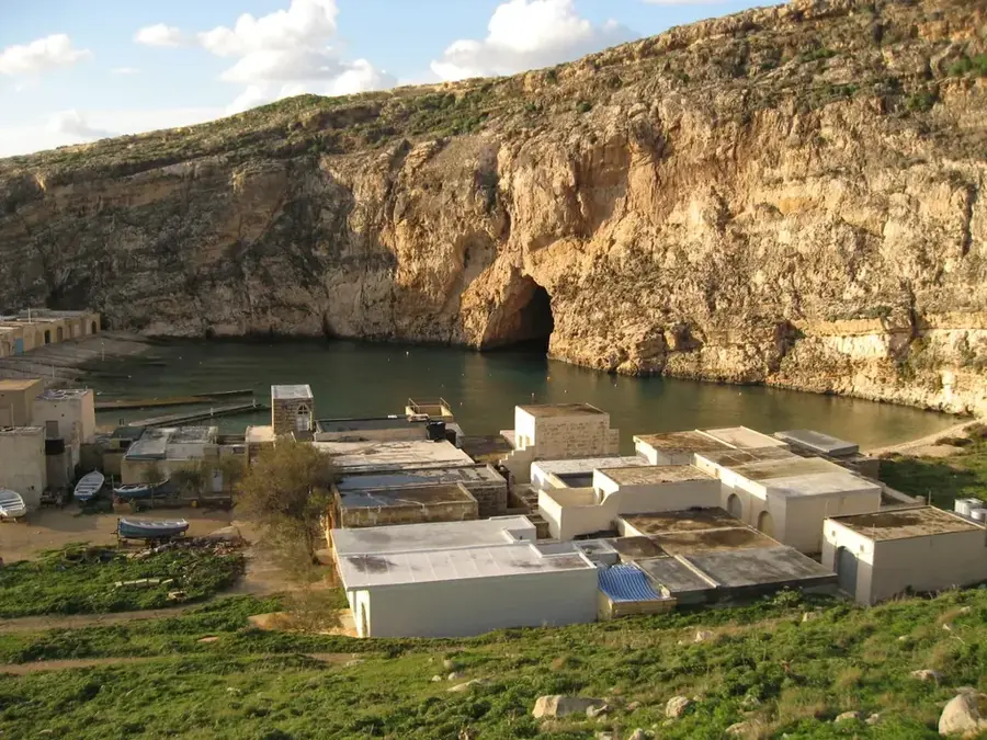 Korallenlagune (Malta) — Kerċem (Malta)
