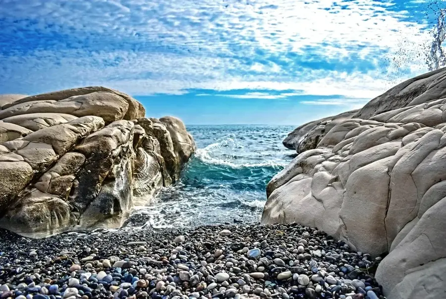Stâncile Albe de la Plaja Guvernatorului — Amathus (Cipru)