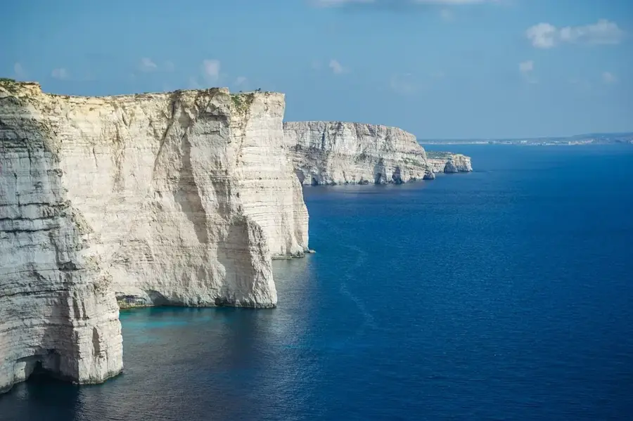 Sanap Klippen (Gozo) — Kunserva Fabrik (Gozo) (Malta)