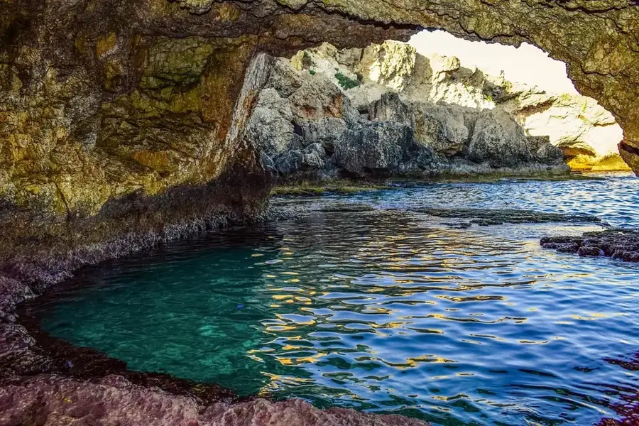 Meereshöhlen (Ayia Napa) — Ozean-Aquarium (Zypern)