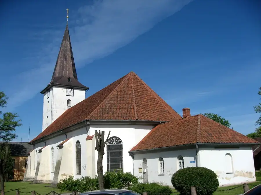 Podul istoric de piatră Kandava