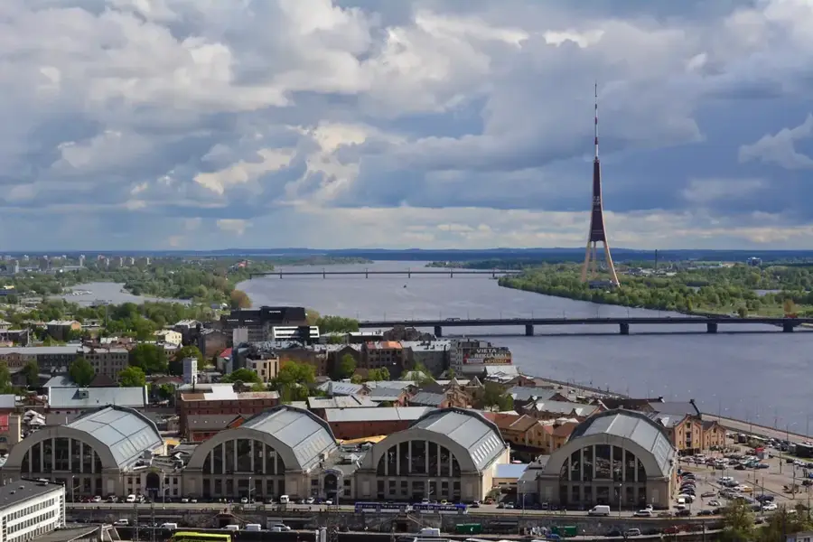 Fernsehturm Riga — Saham (Oman)