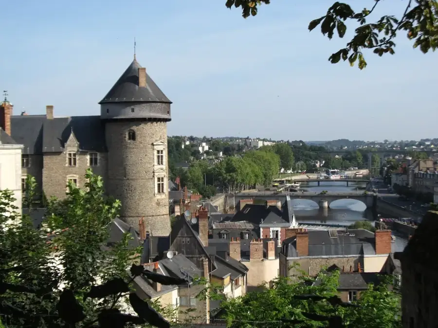 Laval — Longueuil (Canada)