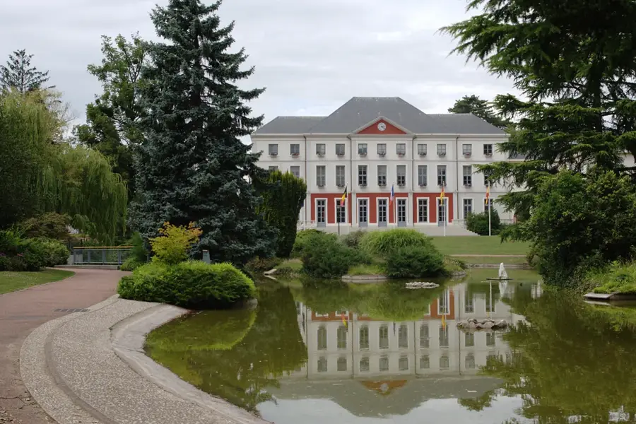 Le Coteau – city