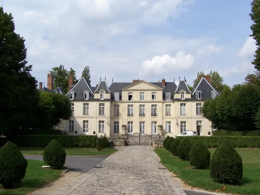 Le Mesnil-Saint-Denis – city