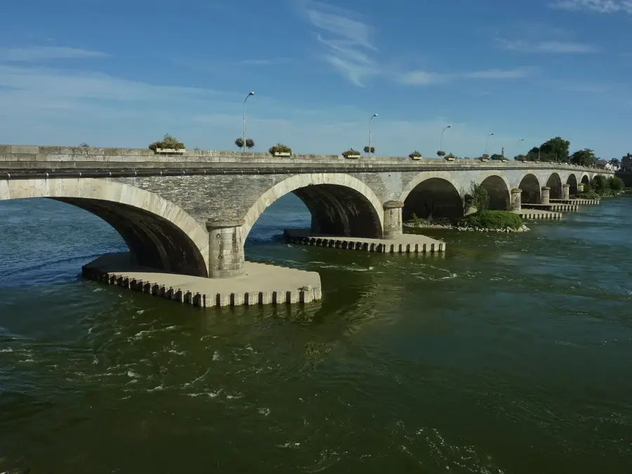 Les Ponts-de-Cé – city