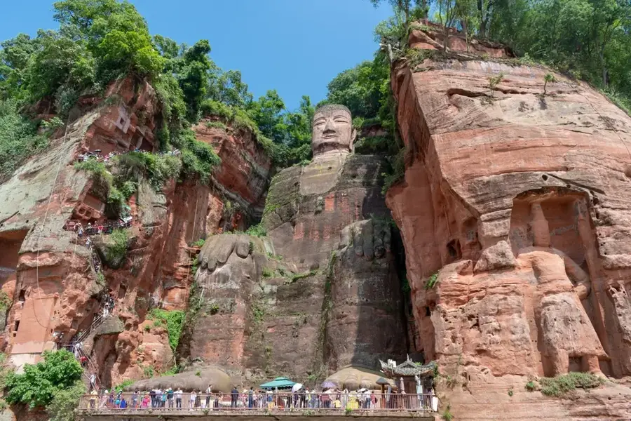 Großer Buddha von Leshan — Jiuzhaigou-Tal (China)