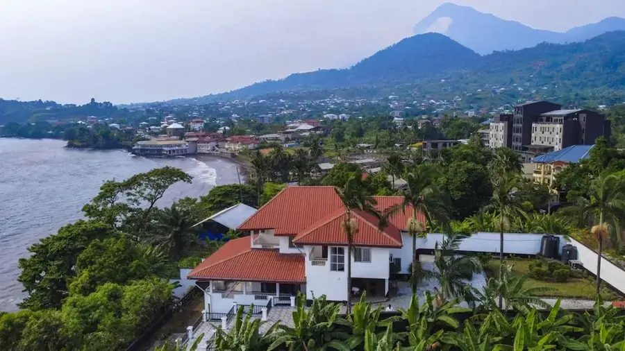 Limbe Wildlife Center — Mount Cameroon (Cameroon)