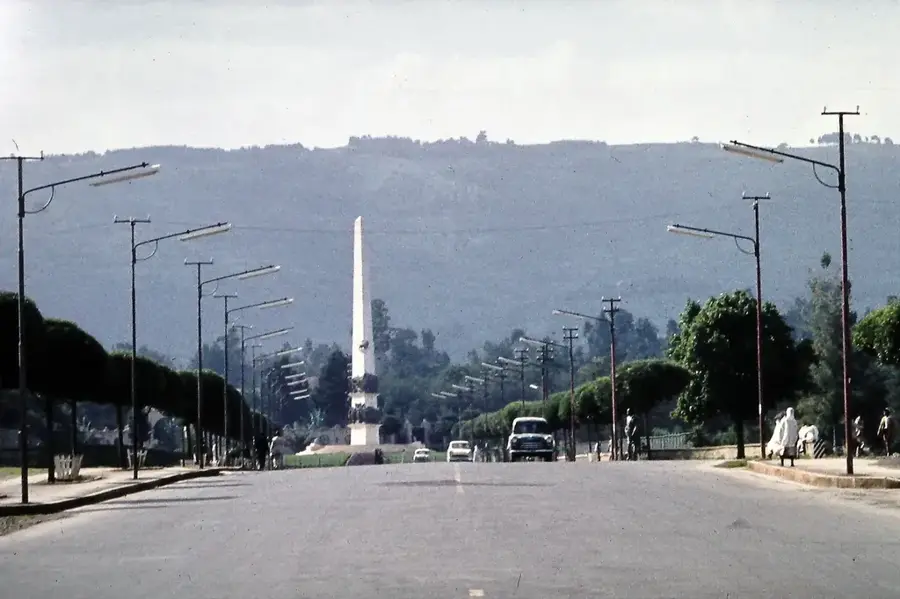 Parcul cu lei din Addis — Catedrala Sfântul Gheorghe (Addis Abeba) (Etiopia)