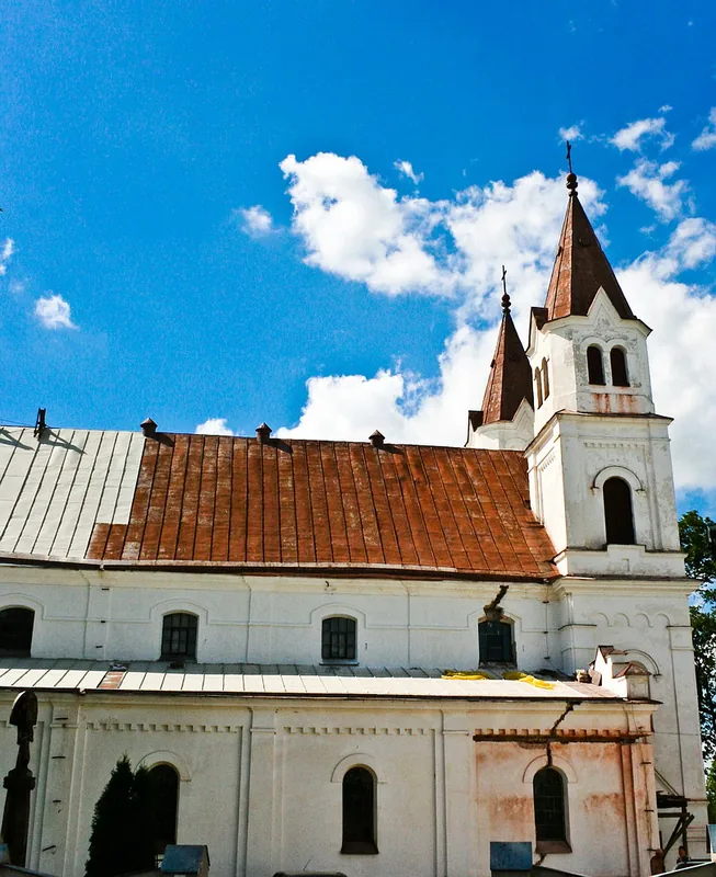 Biserica din Pasvalys — Fortul Masfut (Emiratele Arabe Unite)