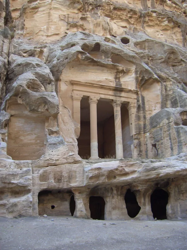 Mica Petra (Siq al-Barid)