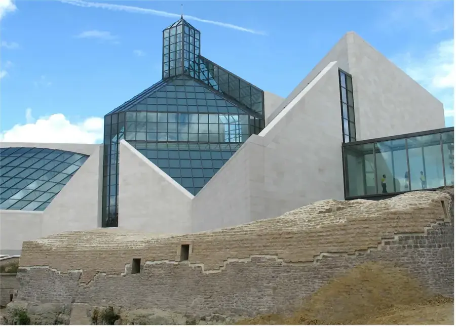 Mudam Luxembourg — Kirchberg Financial District (Luxembourg)