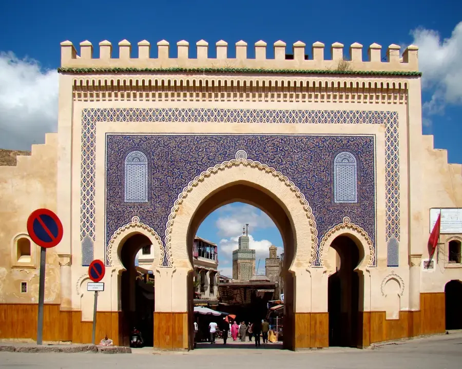 Bab Bou Jeloud (Das Blaue Tor) — Igunga (Tansania)