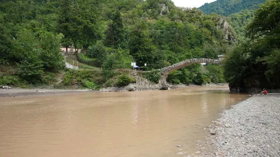 Machunzeti-Wasserfall — Osurgeti (Georgien)
