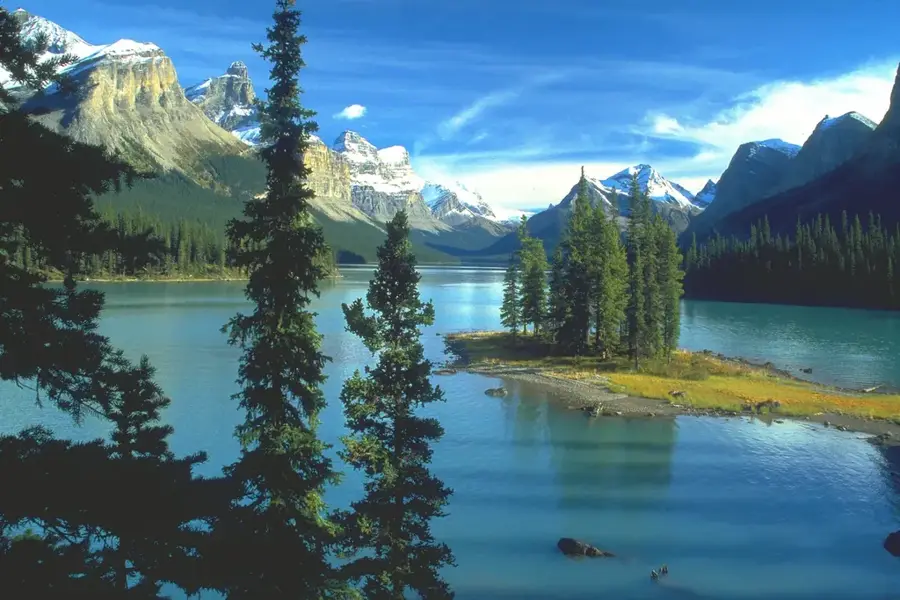 Maligne Lake — Airdrie (Canada)