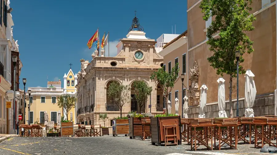 Maó — Ibiza-Stadt (Spanien)