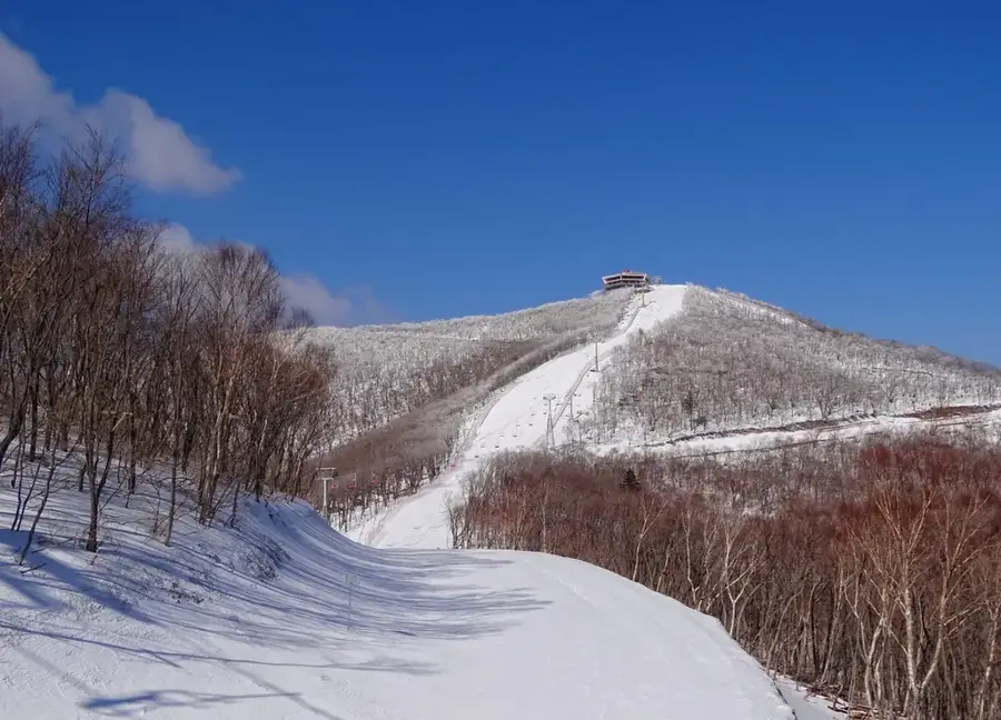 Stațiunea de schi Masikryong — Cascadele Ullim (Coreea de Nord)