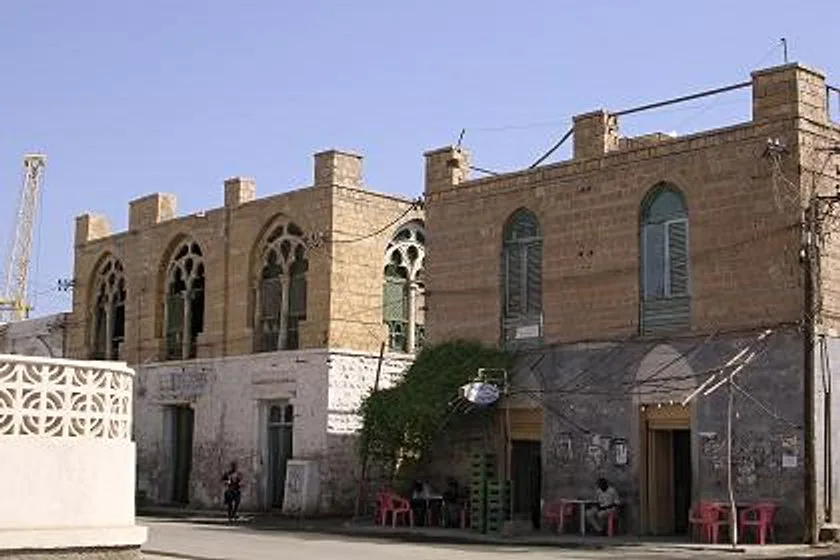Massaua Familien-Strandspielplatz — Nakfa-Denkmal (Eritrea)