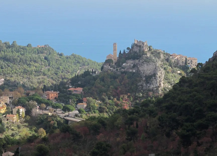 Satul Èze