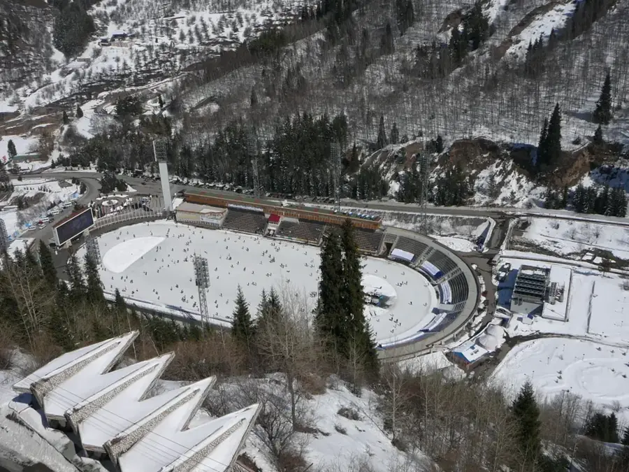 Medeo-Eisstadion — Kök-Töbe (Kasachstan)