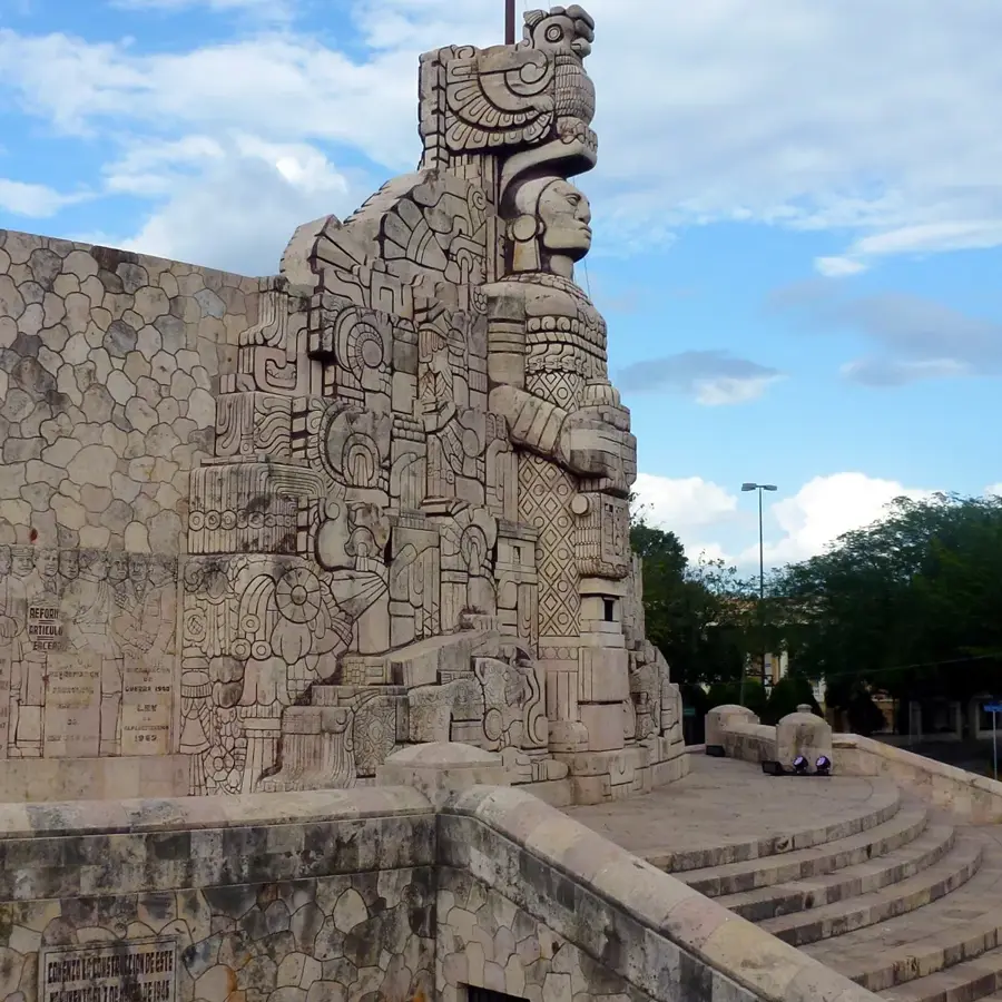 Monumentul Patriei — Templul lui Kukulcan (Mexic)