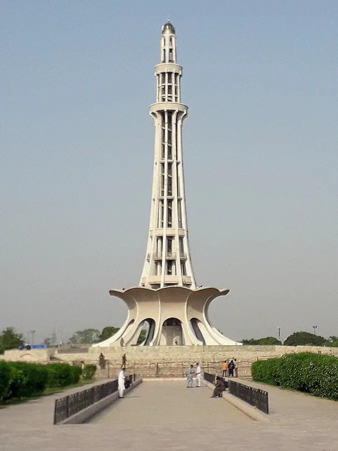 Minar-e-Pakisztán — Joyland Lahore (Pakisztán)