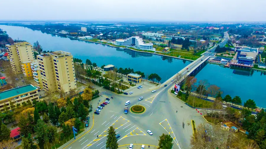Mingəçevir Vízerőmű — Şəki kánok palotája (Azerbajdzsán)