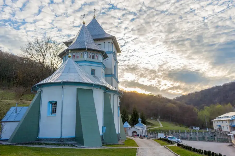 Călărași kolostor — Căpriana kolostor (Moldova)