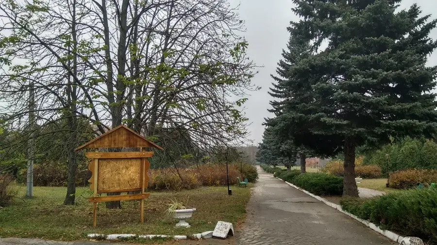 Dendrarium Park Chișinău — Triumphal Arch (Moldova)