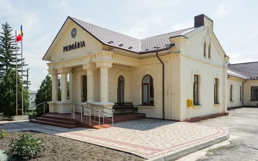 Edineț — Săveni (România)