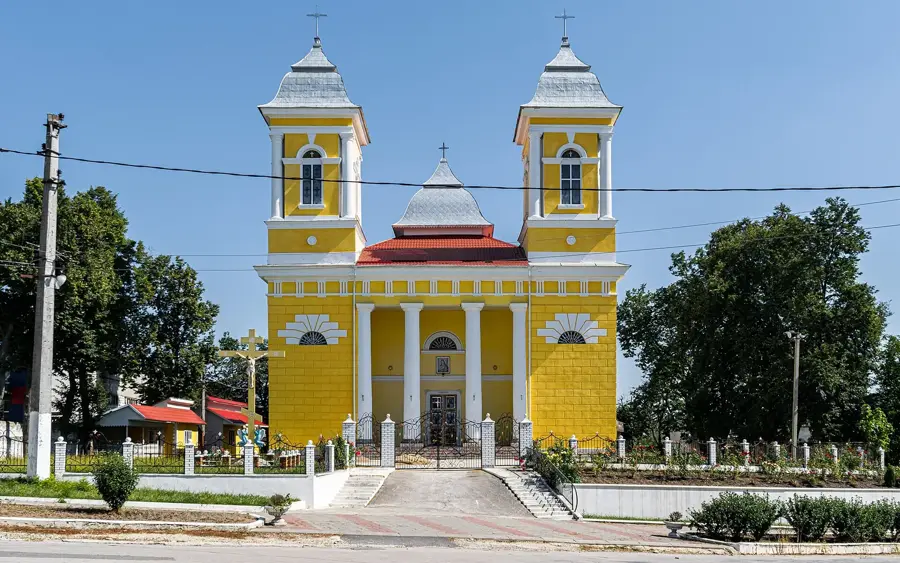 Peștera Emil Racoviță — Săveni (România)