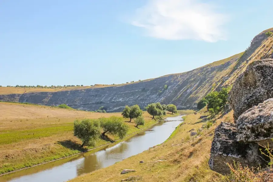 Landschaftsreservat Ivancea — Höhle der Überraschungen (Moldau)
