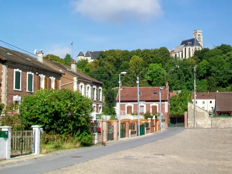 Montataire – city