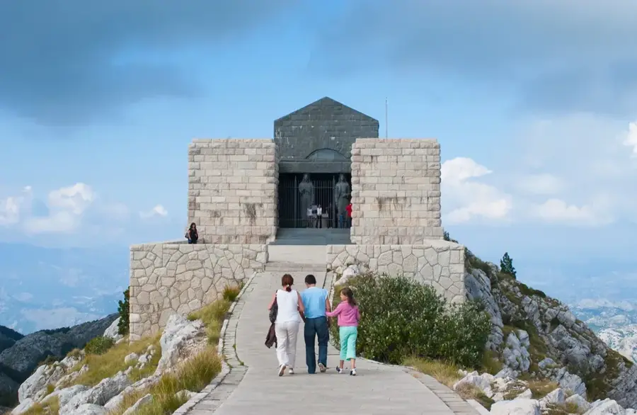 Industriezone Cetinje — Nationalpark Lovćen (Montenegro)