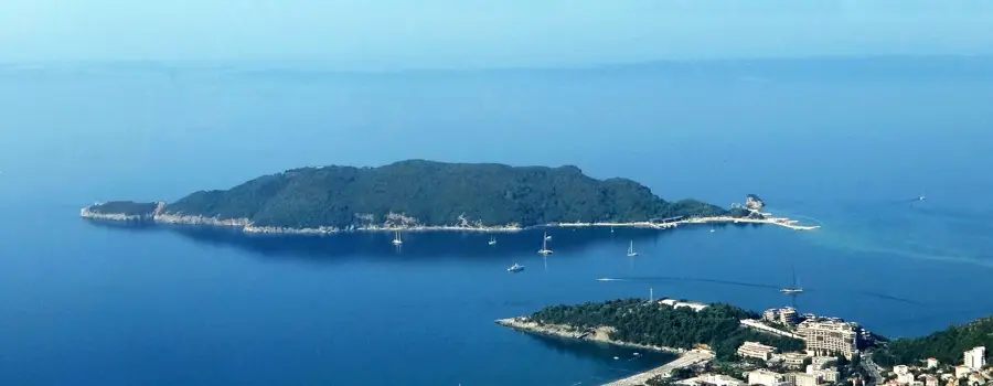 Insel Sveti Nikola — St. Johannes Kirche Budva (Montenegro)