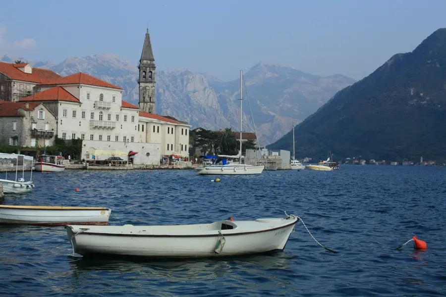 Szent Miklós templom Perast — Orjen-hegység (Montenegró)