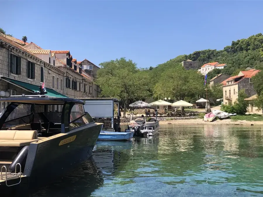 Velji Vrh — Morača kolostor (Montenegró)