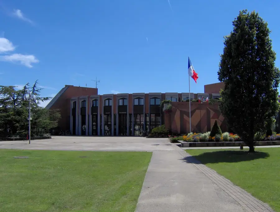 Montigny-le-Bretonneux – city