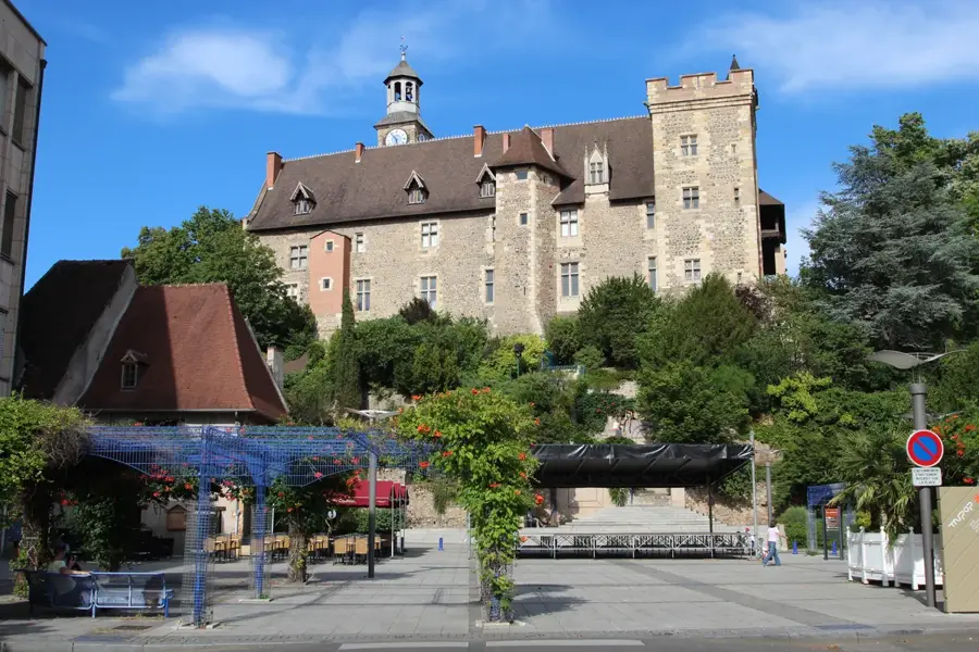 Montluçon — Adale (Somalia)