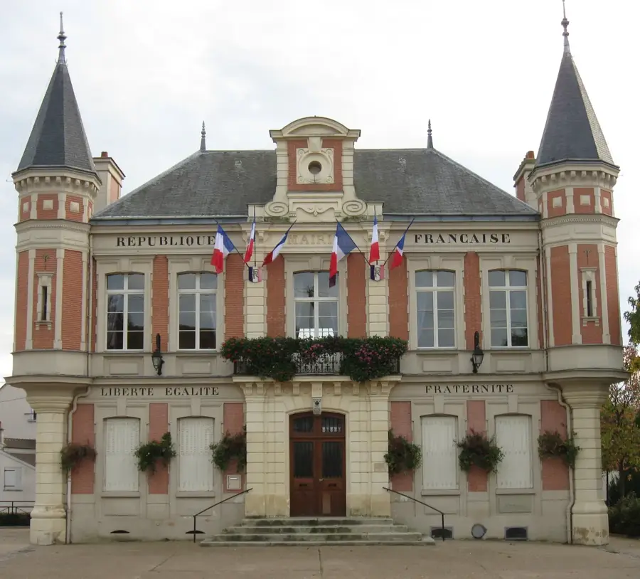 Mouroux – city