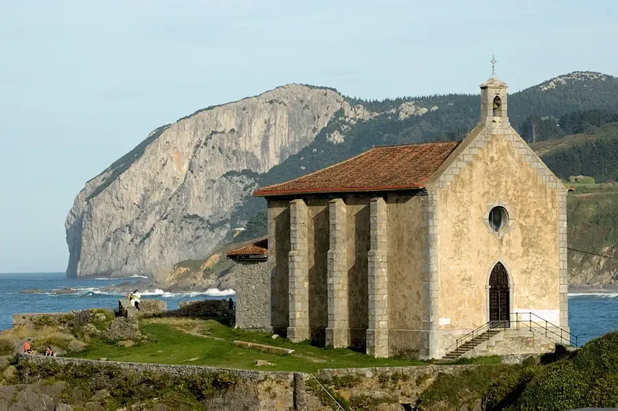 Mundaka — Hondarribia (Spain)