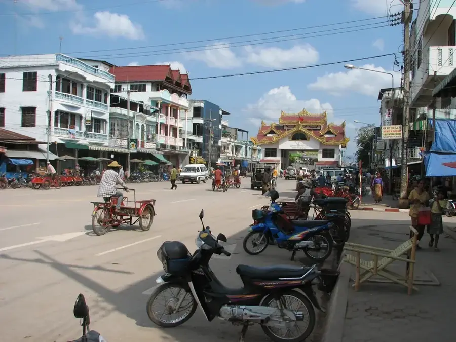 Centrul Comercial de Frontieră Myawaddy — Trecătoarea celor Trei Pagode (Thailanda)