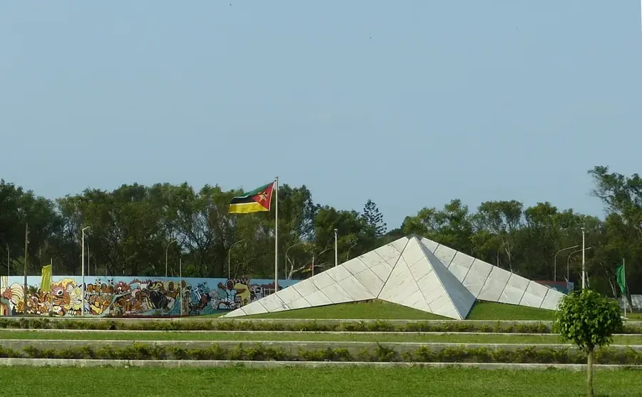 Platz der Helden (Praça dos Heróis) — Marracuene (Mosambik)