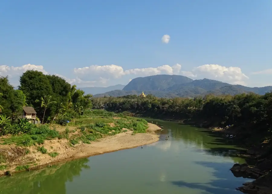 Râul Nam Khan — Peșterile Pak Ou (Laos)