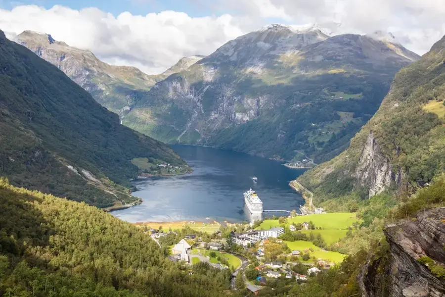 Geirangerfjord — Łlesund (Norway)